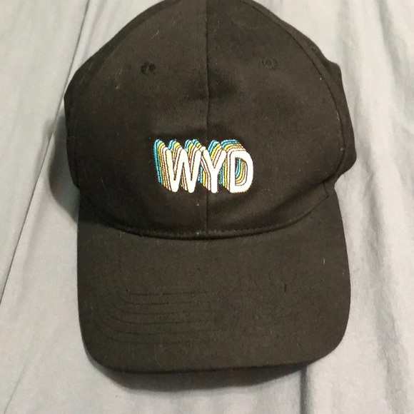 🦋Fun black hat🦋 - Picture 1 of 2